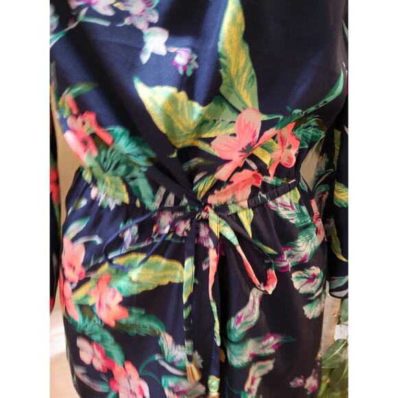 Hint of Blush Women's Off-Shoulder Floral Romper Size M Navy 100% Polyester - Picture 4 of 11